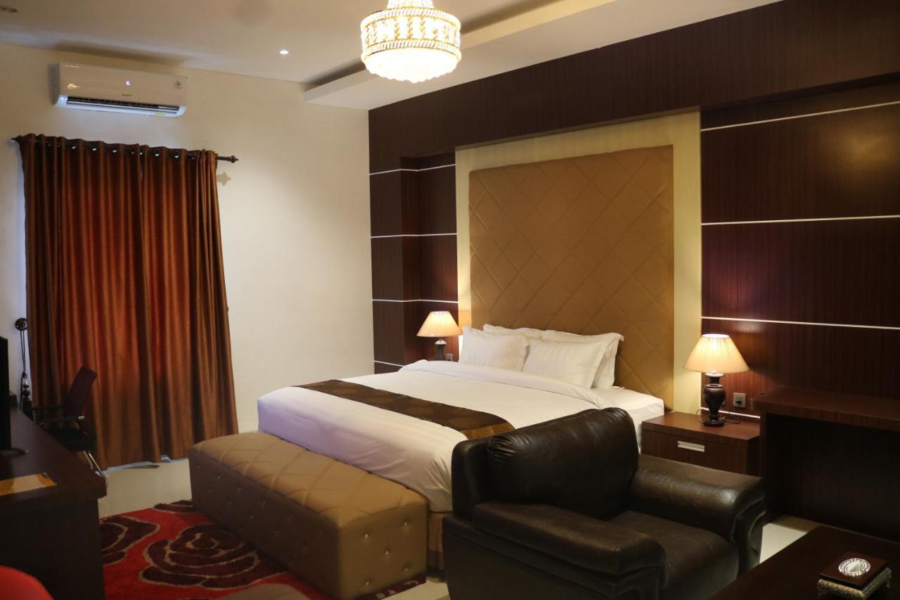 Singapore City Hotel Batu Bara Sungaibalai Extérieur photo