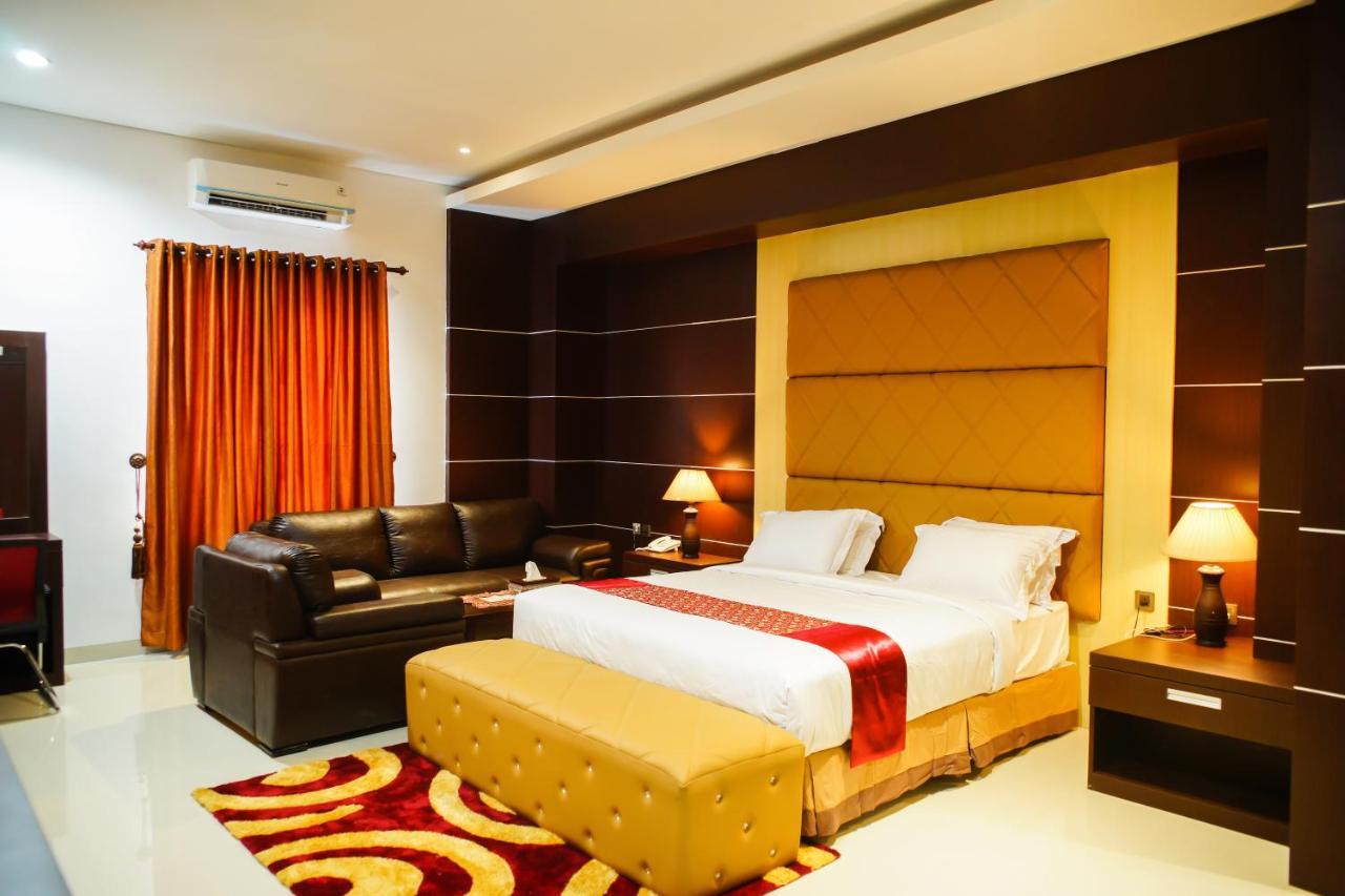 Singapore City Hotel Batu Bara Sungaibalai Extérieur photo